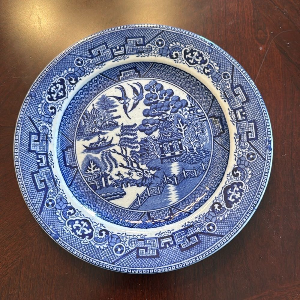 Ye Olde Willow Stafford England 9” Plate - Vintage Condition - See all photos